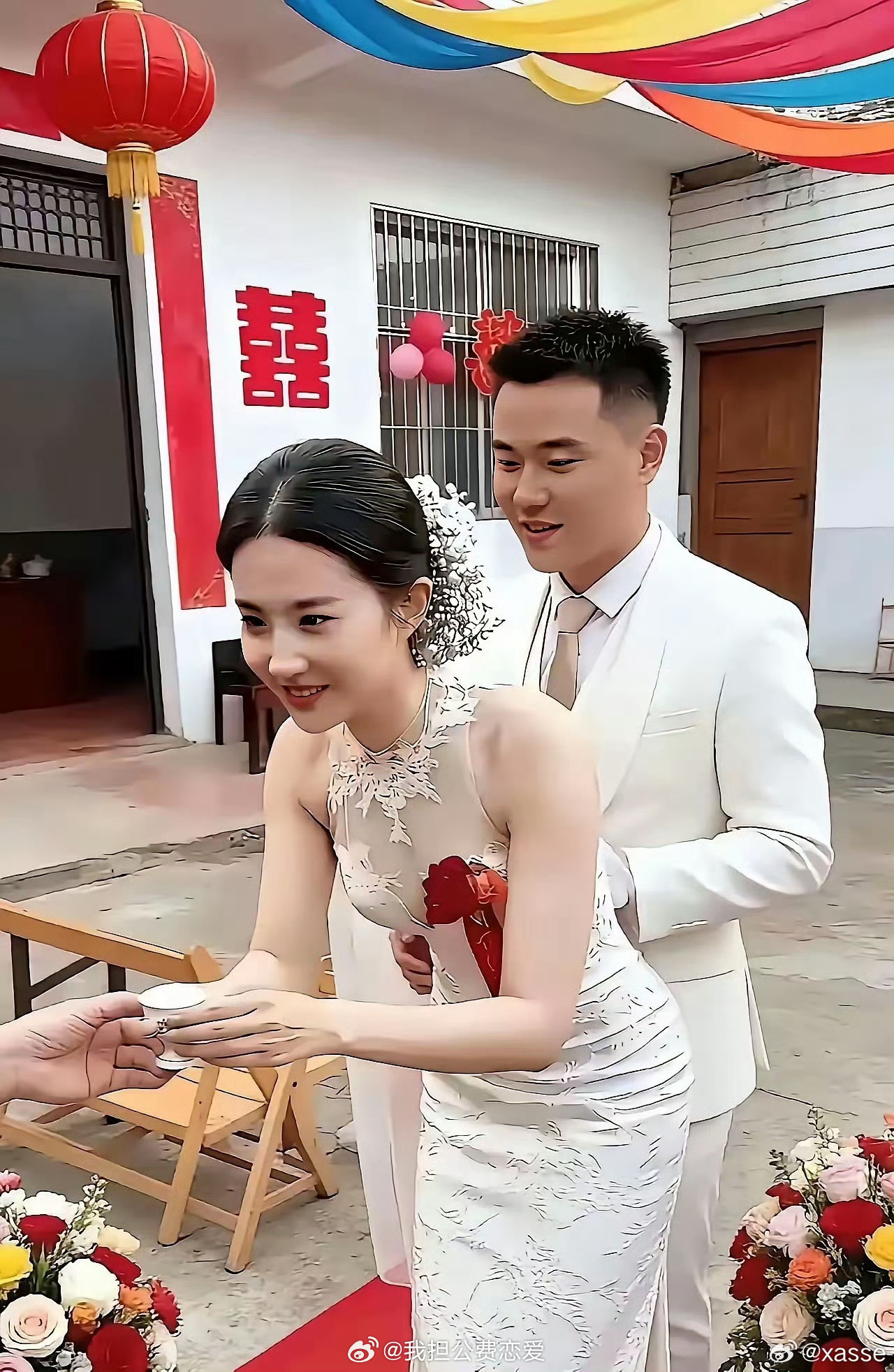 新娘形似刘亦菲，都说新郎好福气，让人嫉妒 