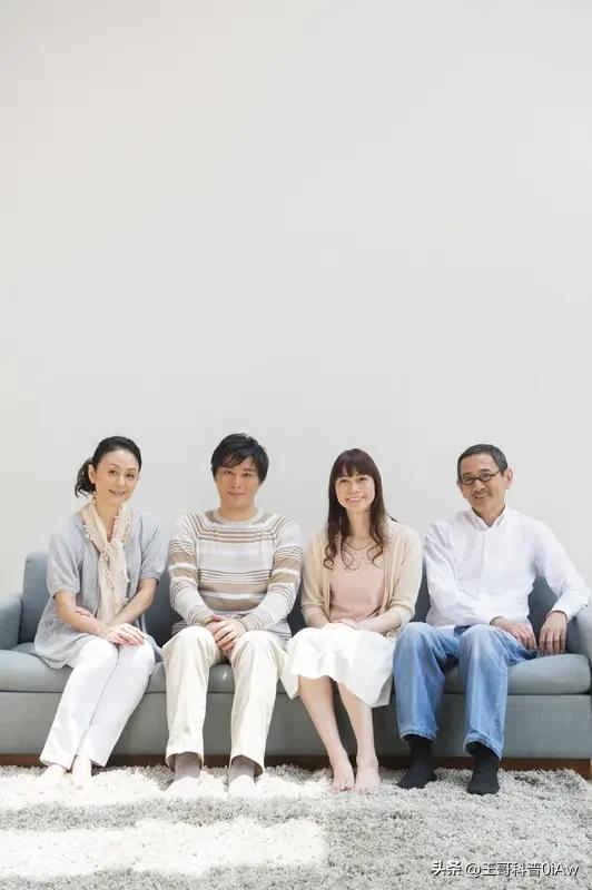 儿女多了会让老年更幸福吗? 儿女多了老年会更幸福吗？这事儿还真不好说。有位七十多