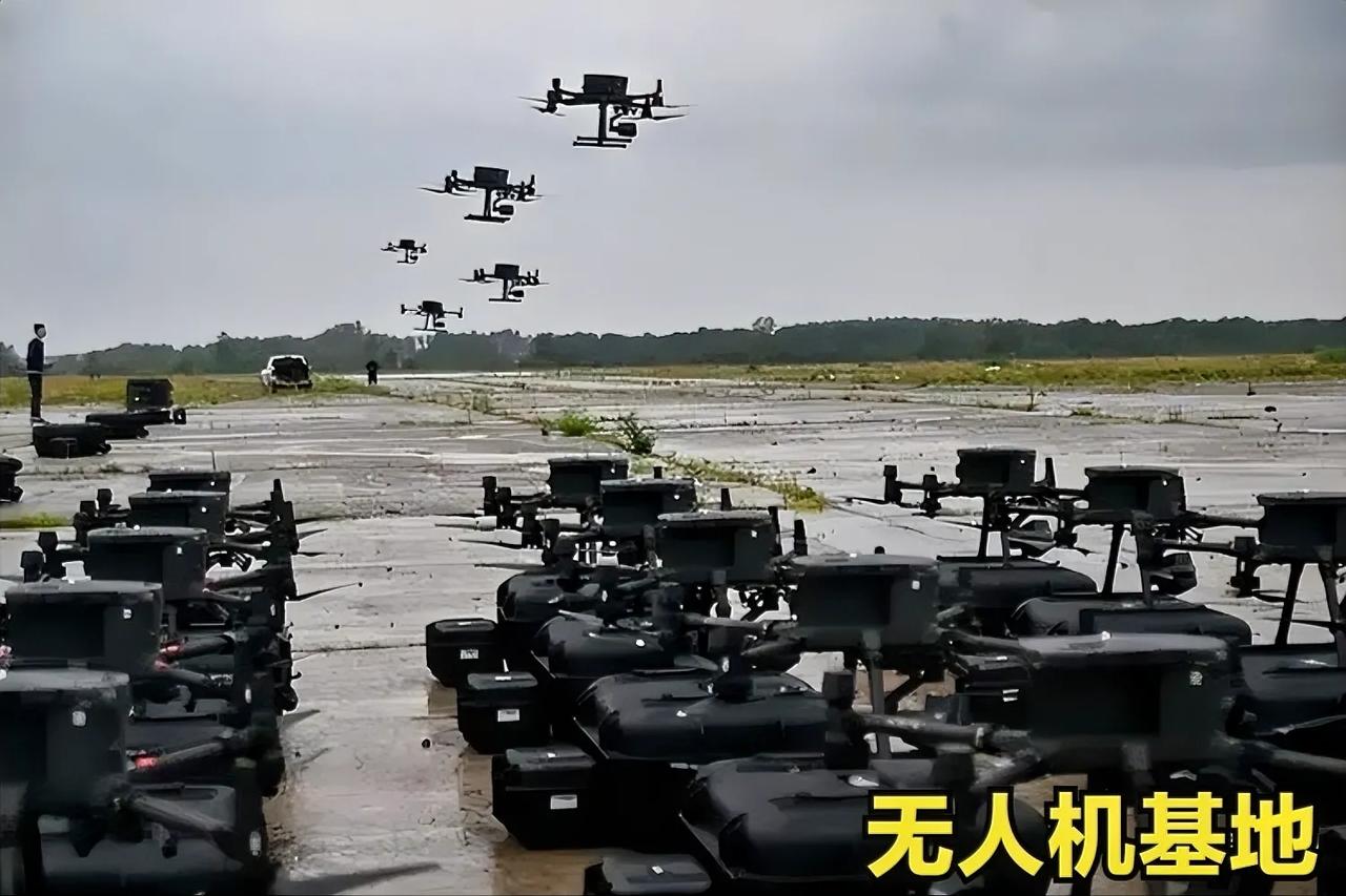 【乌军无人机发展迅猛】在线上的很多视频中发现，落单的俄罗斯士兵被无人机精确追击，