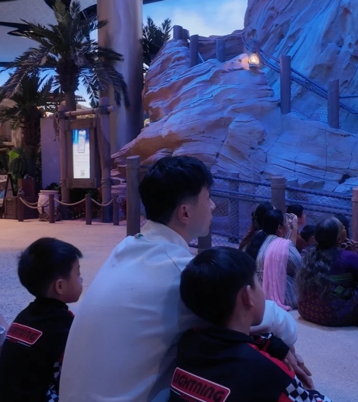 抓娃娃 (马里奥就这么贴着马龙，跟斯巴达采访那次一样) 