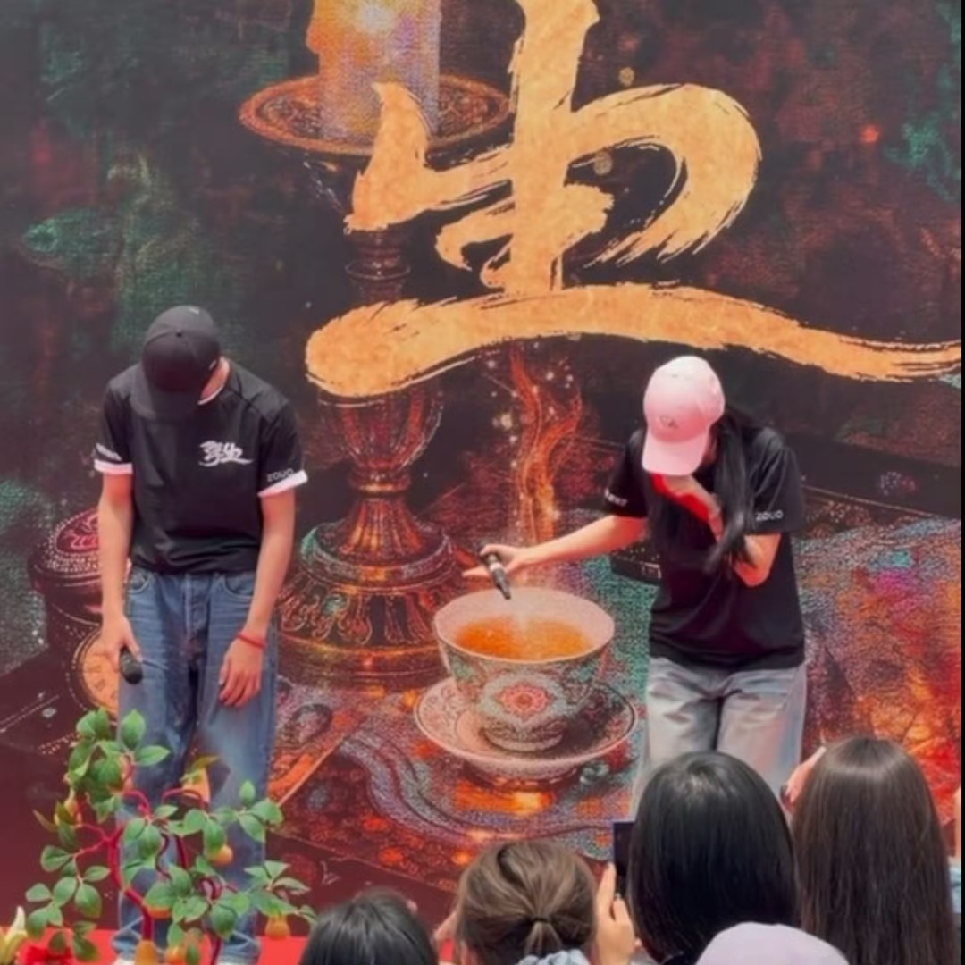 过年准备雇陈哲远王楚然撕吧红包陈哲远王楚然浮生开机了