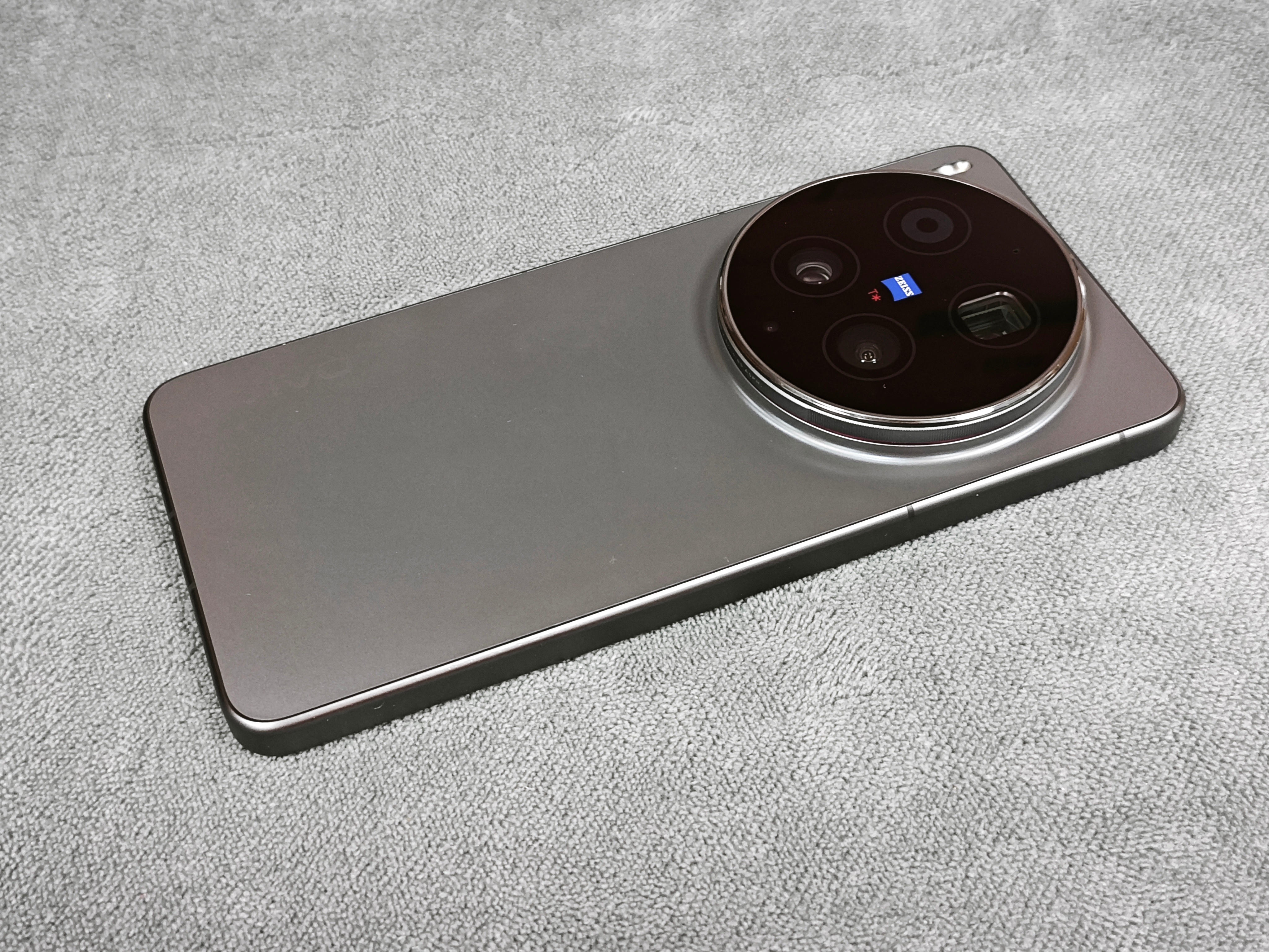 vivo X300 Ultra 购买及回收联系方式见图 