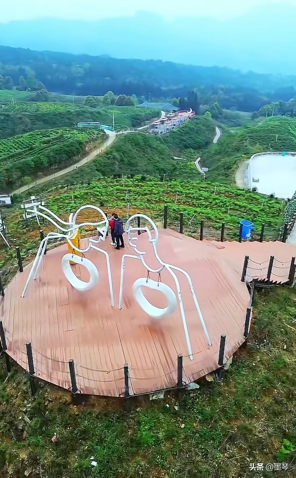 姐妹们，生为女人，这辈子一定要学会好色:像周大生的金色，卡地亚的银色，毛爷爷的红