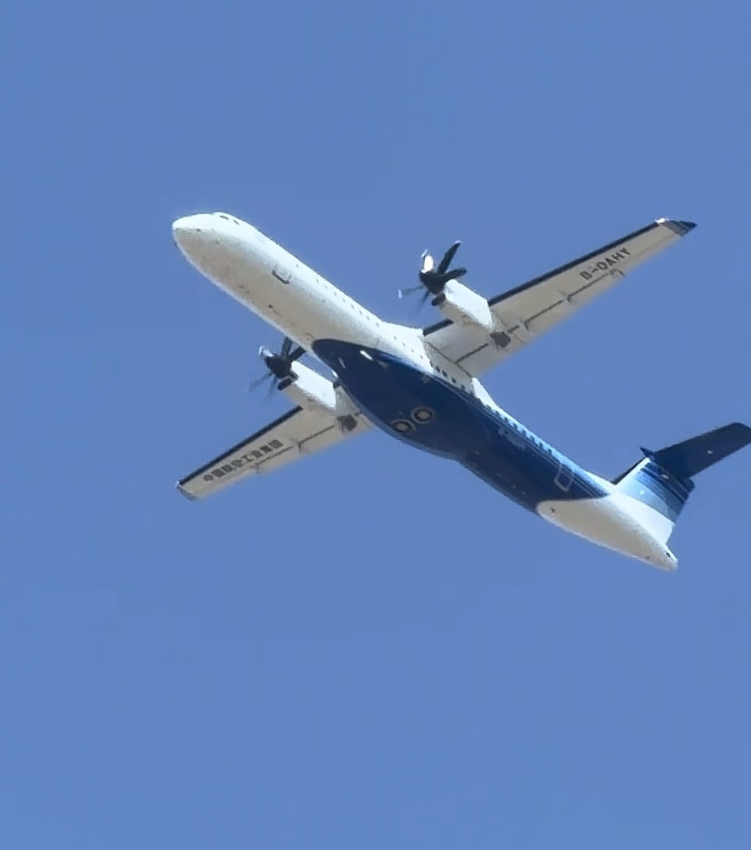 安24系列总产量超2000架，冲8和ATR72加起来超3000架，新舟700这个