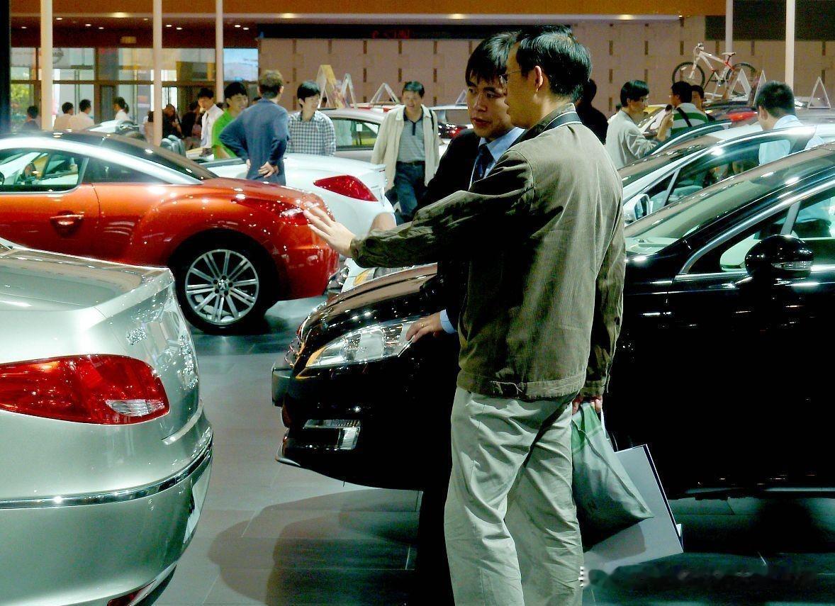 听我一句劝，不管你买不买车，你都会感激我，
1. 油车：20万买入，10年油费1