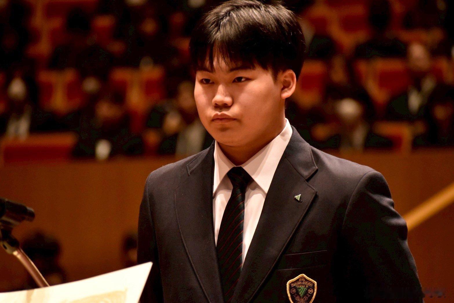 松岛辉空高中顺利毕业从小学四年级开始，木下集团的各位就给予我非常多的支持。前几天