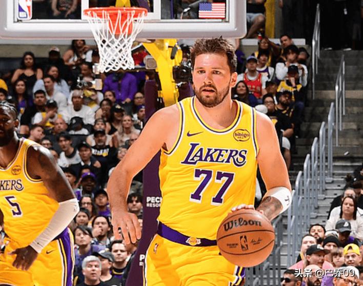 东契奇51分生涯新高 詹姆斯复出 湖人轻取公牛
 
3月13日，湖人主场142-