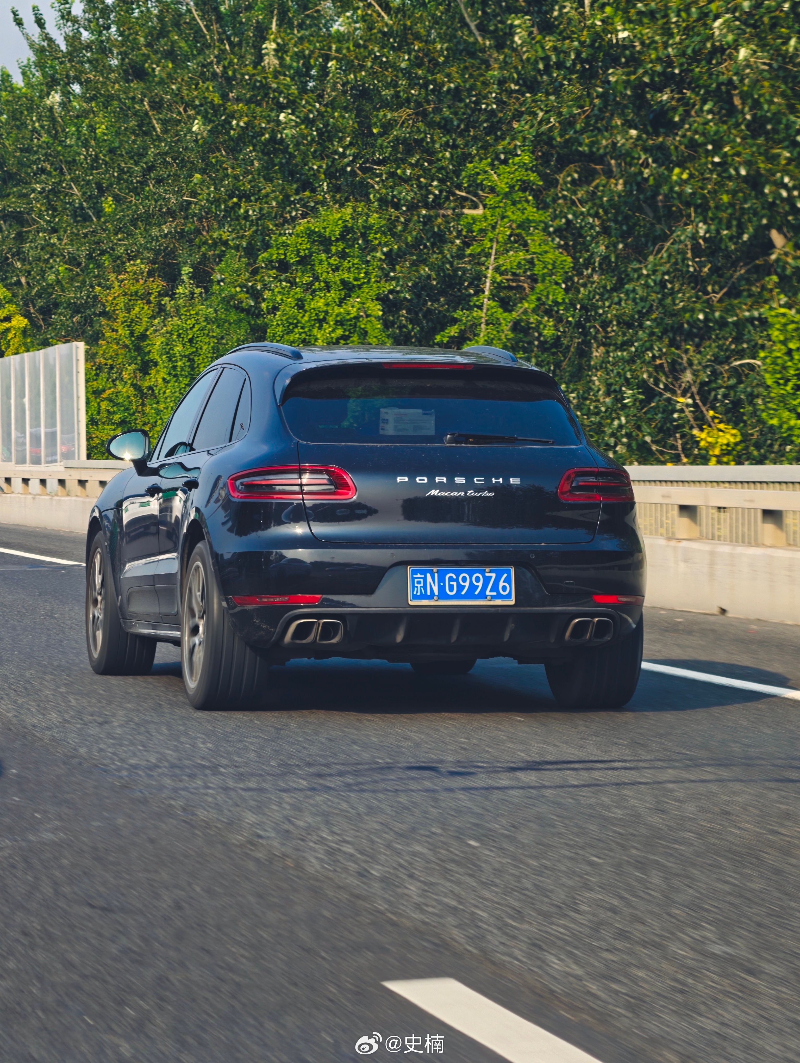 偶遇当年落地 100W+ 的 Macan 王中王[doge]老旧燃油车  ​​​