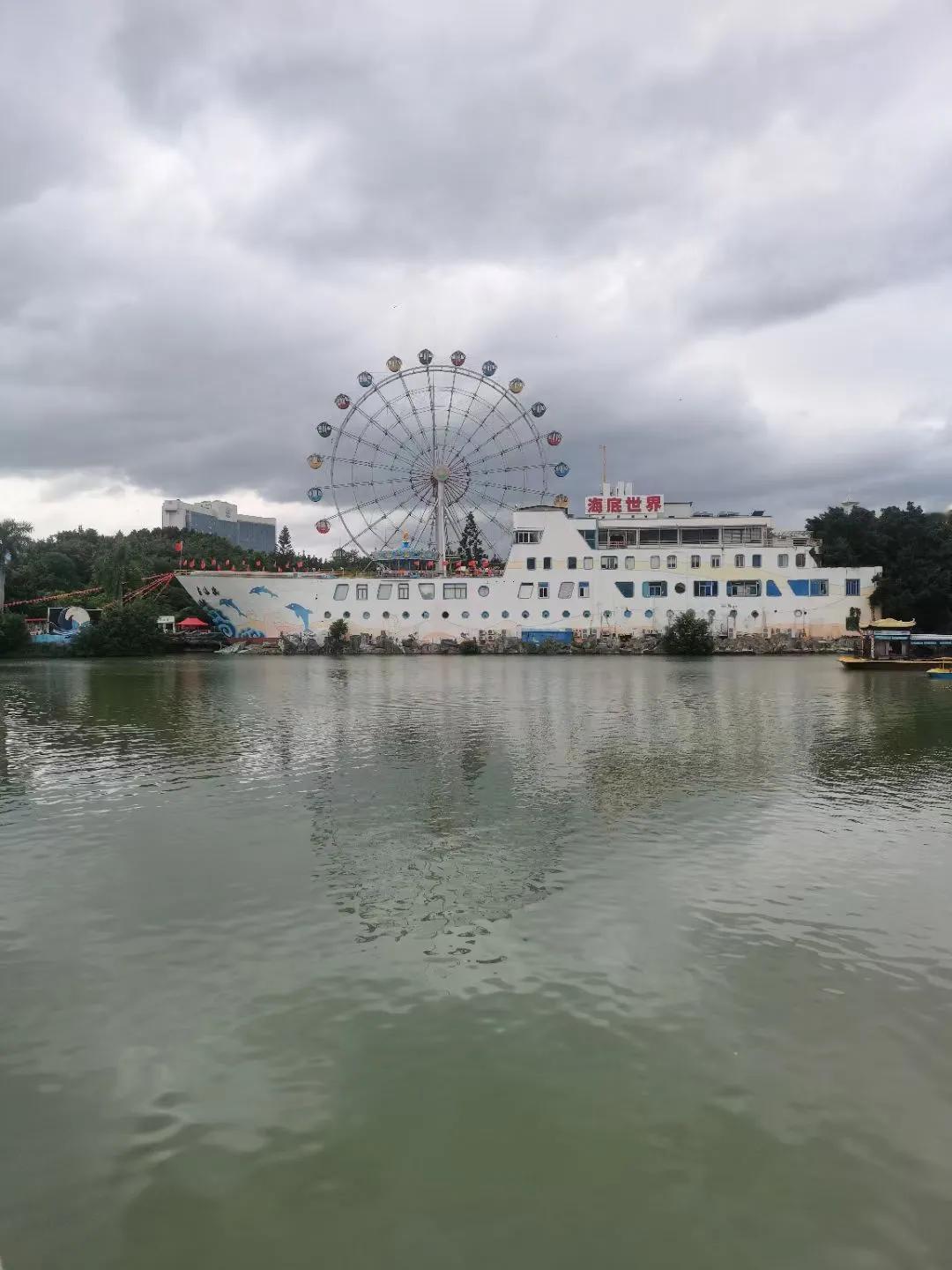 承载许多福州人的童年记忆，左海摩天轮。
​陪伴福州人29年左海摩天轮，即将落幕。