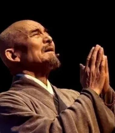 1942年，弘一法师临终前对弟子说：“我命终后勿动我体，锁门八小时，八小时后，不