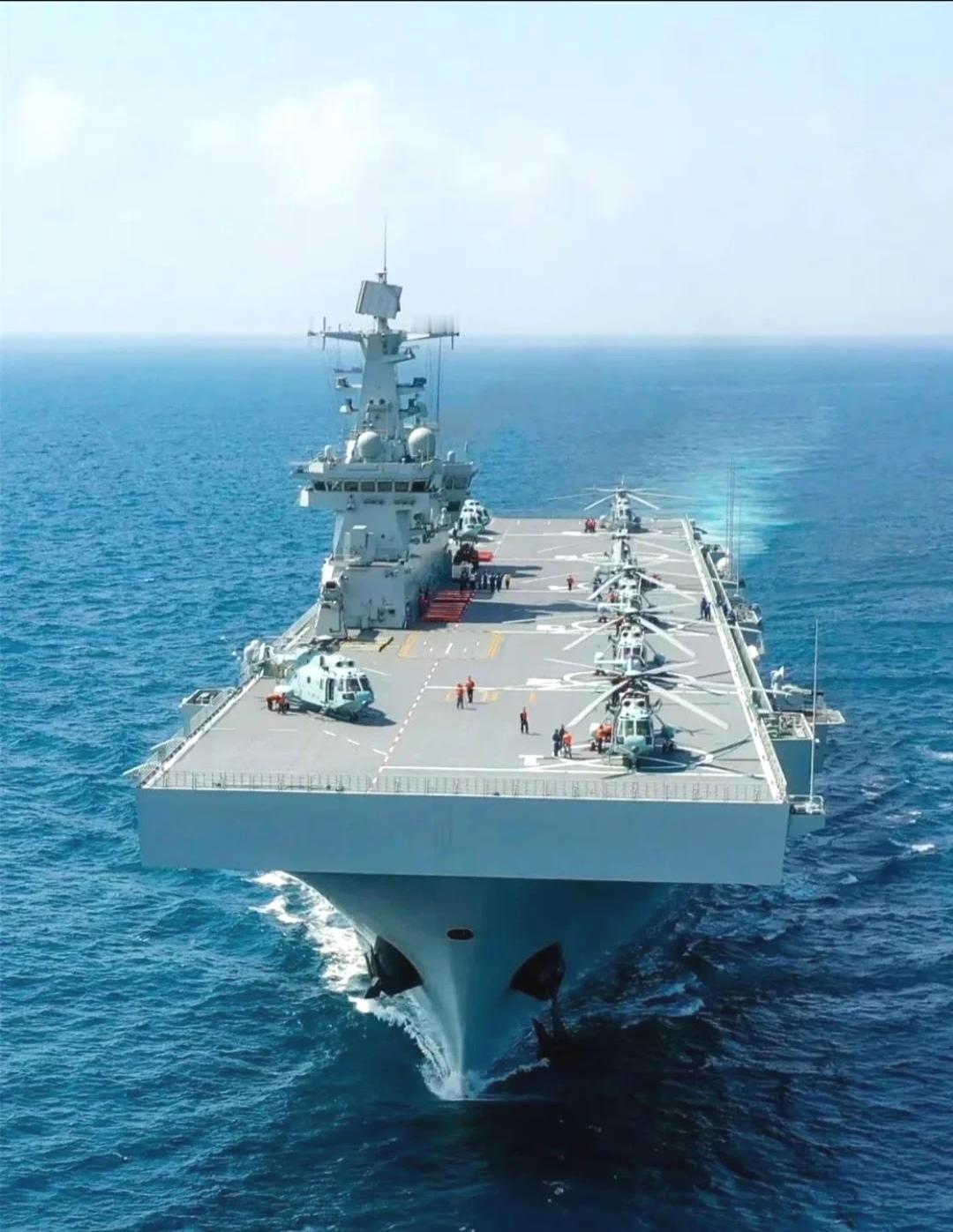 075舰首次出现预警机你怎么看？
南部战区那张照片可太有料了，075型两栖攻击舰