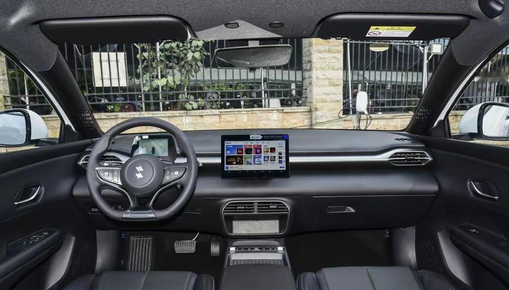 充电9分钟，跑一天。

跑60万公里，不用换电池。

今天上市的领汇e7，就干了