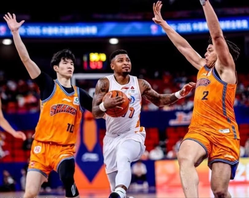 CBA外援市场风云再起！福建队后卫昆汀·皮特森近期状态爆棚，连续两场轰下惊人的8