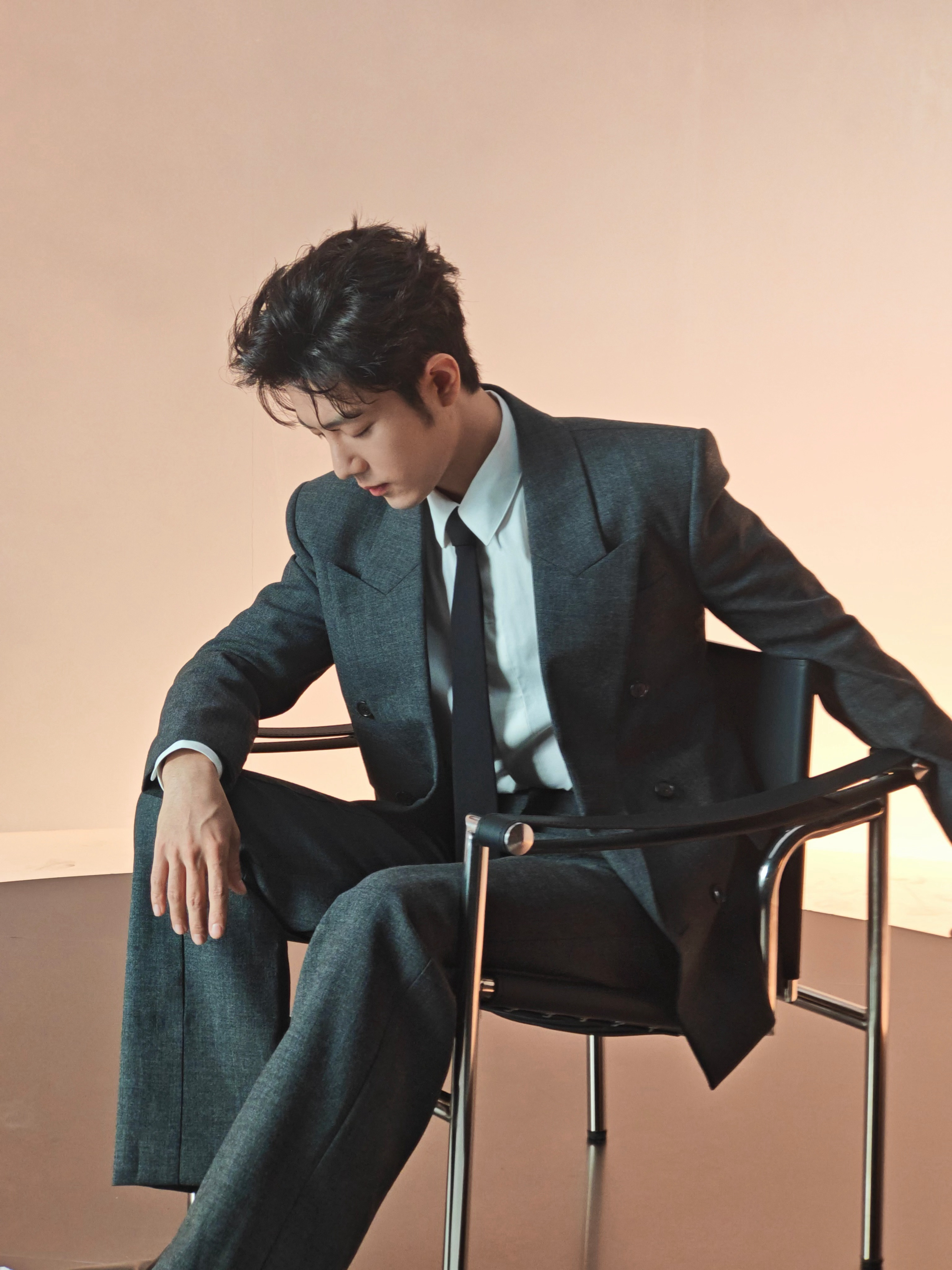 肖战工作室18宫格live营业，脱衣过程有假期就该吃这么好 