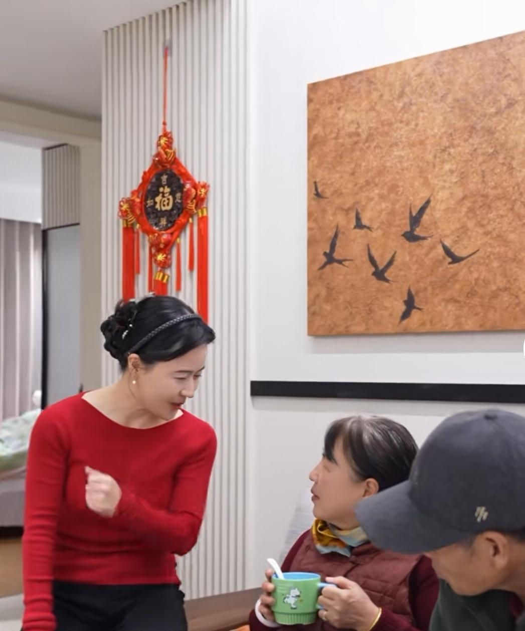 相宜如果不是读了博士，做过大学老师，最后成了网红。凭她的平平相貌和家庭出身，在农