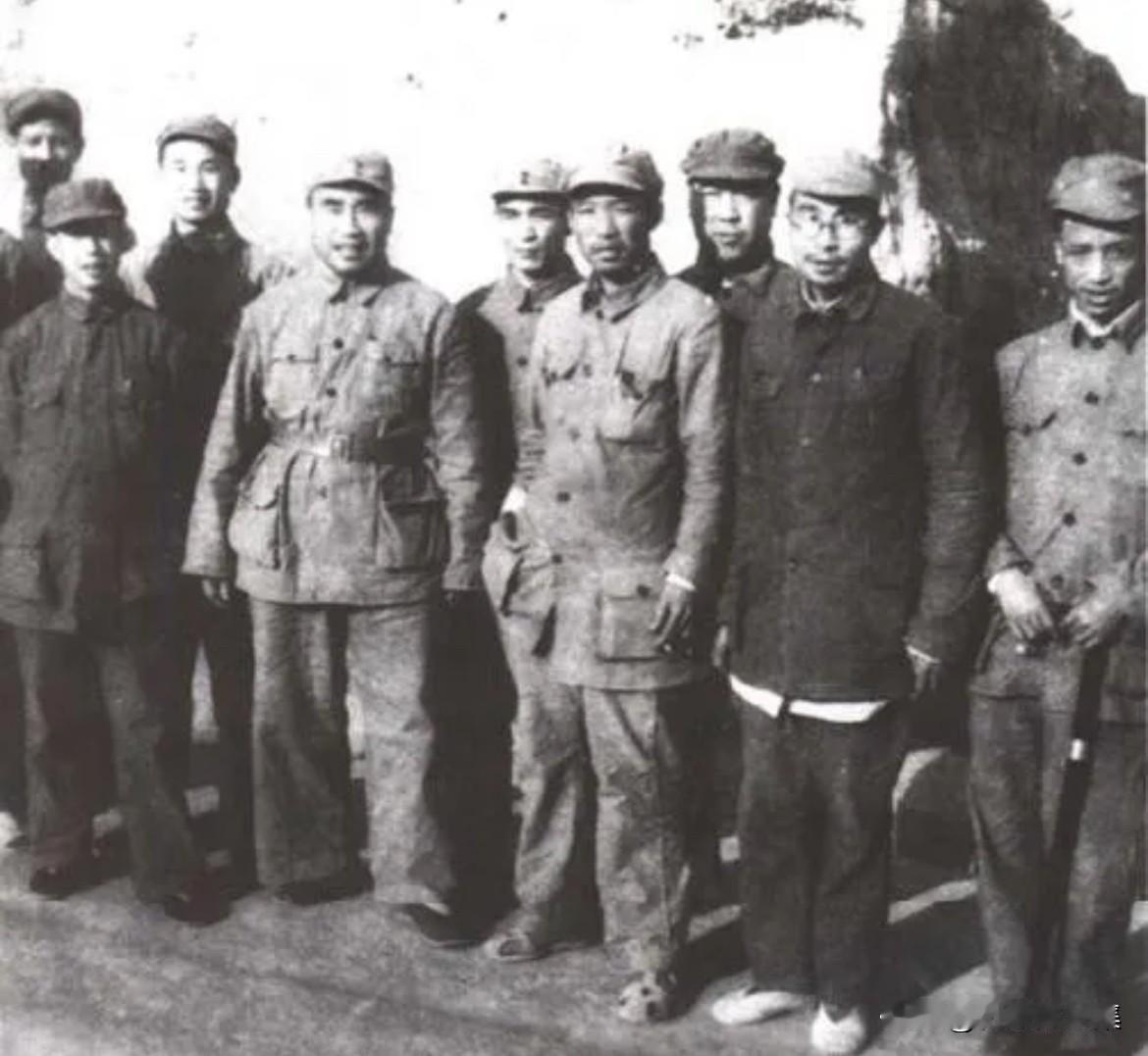 1948年5月20日，朱德在观城县十王庙村与冀鲁豫区党委、军分区领导人合影的故事