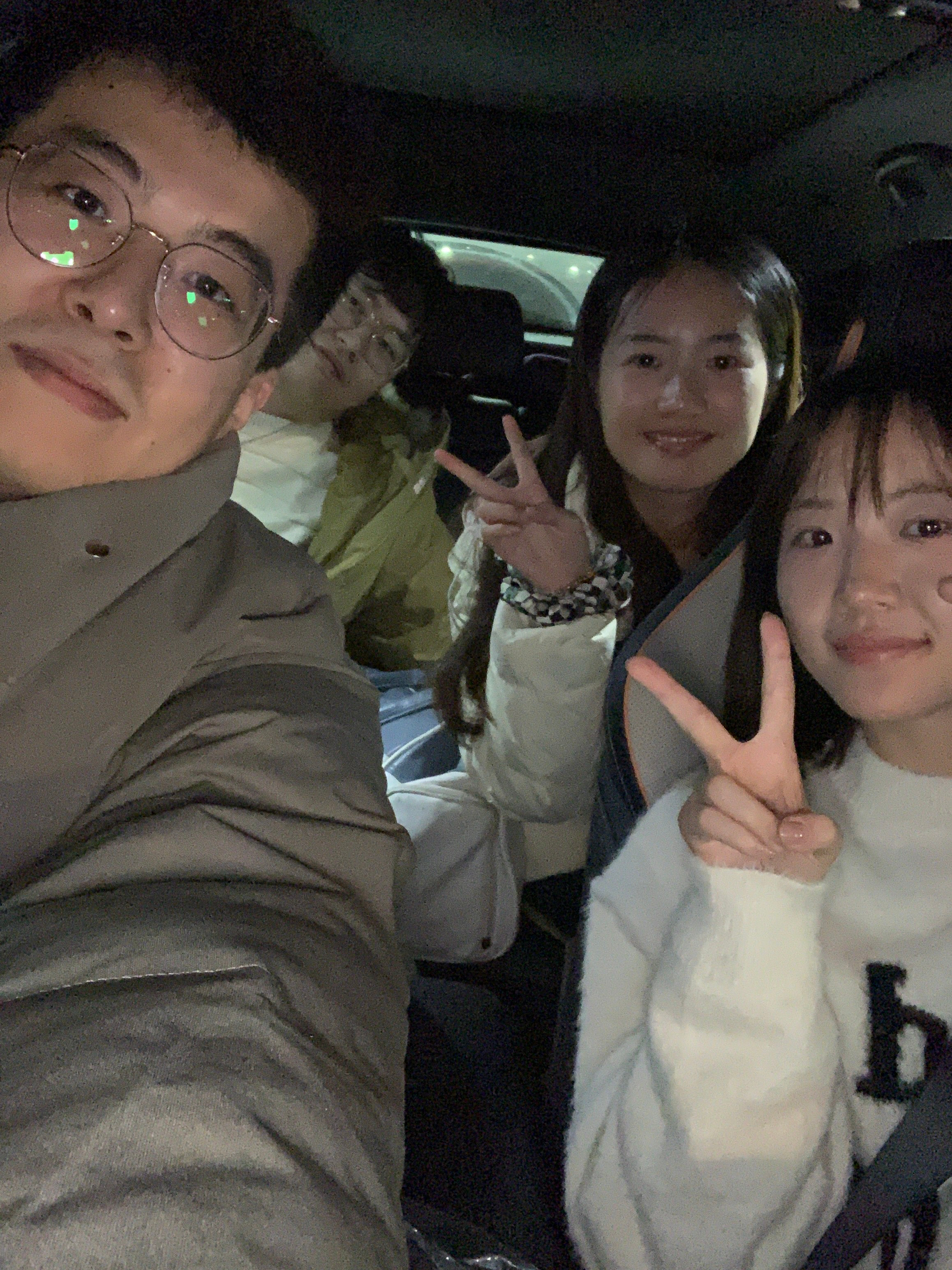 四人约会尾声#小刘同学和小陈同学的故事# ​​​