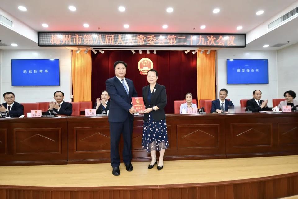 梅州是山区农业大市，省农业农村厅乡村产业发展处长胡学冬调任梅州副市长，看来梅州要