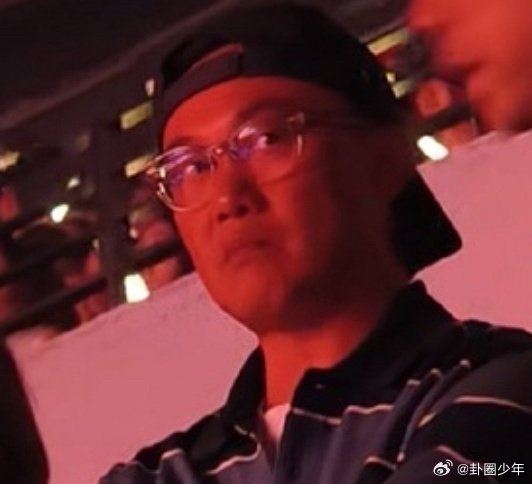 陈奕迅看单依纯演唱会的脸色陈奕迅记得给李荣浩赚一分钱测单删恰逢李荣浩就版权问题发
