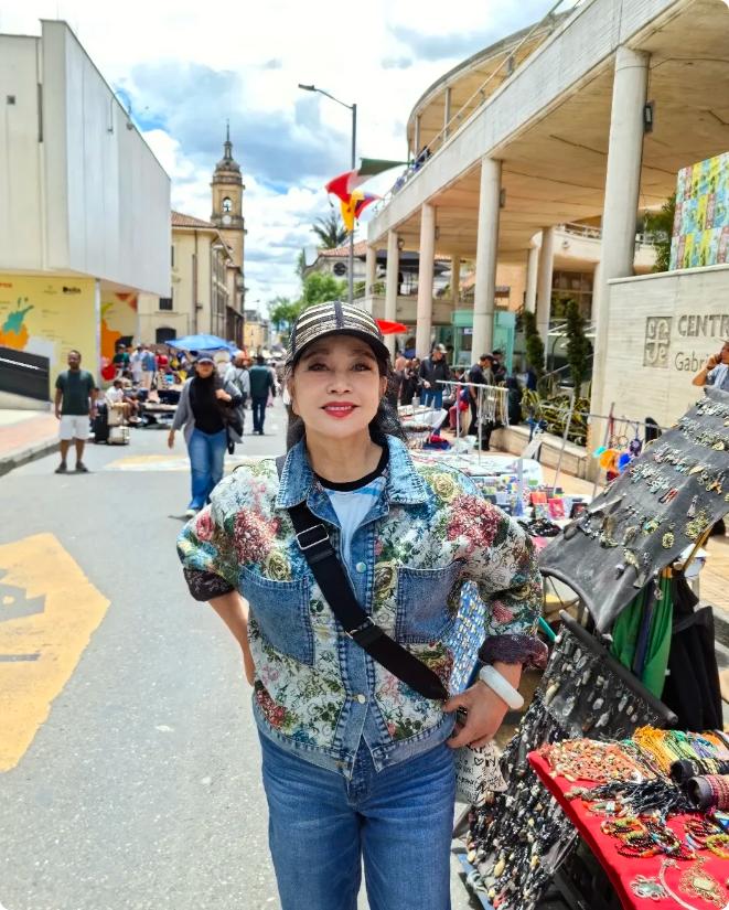 刘晓庆才是人类高质量女性模板！

70岁依旧活跃如少女

在哥伦比亚度假状态太好