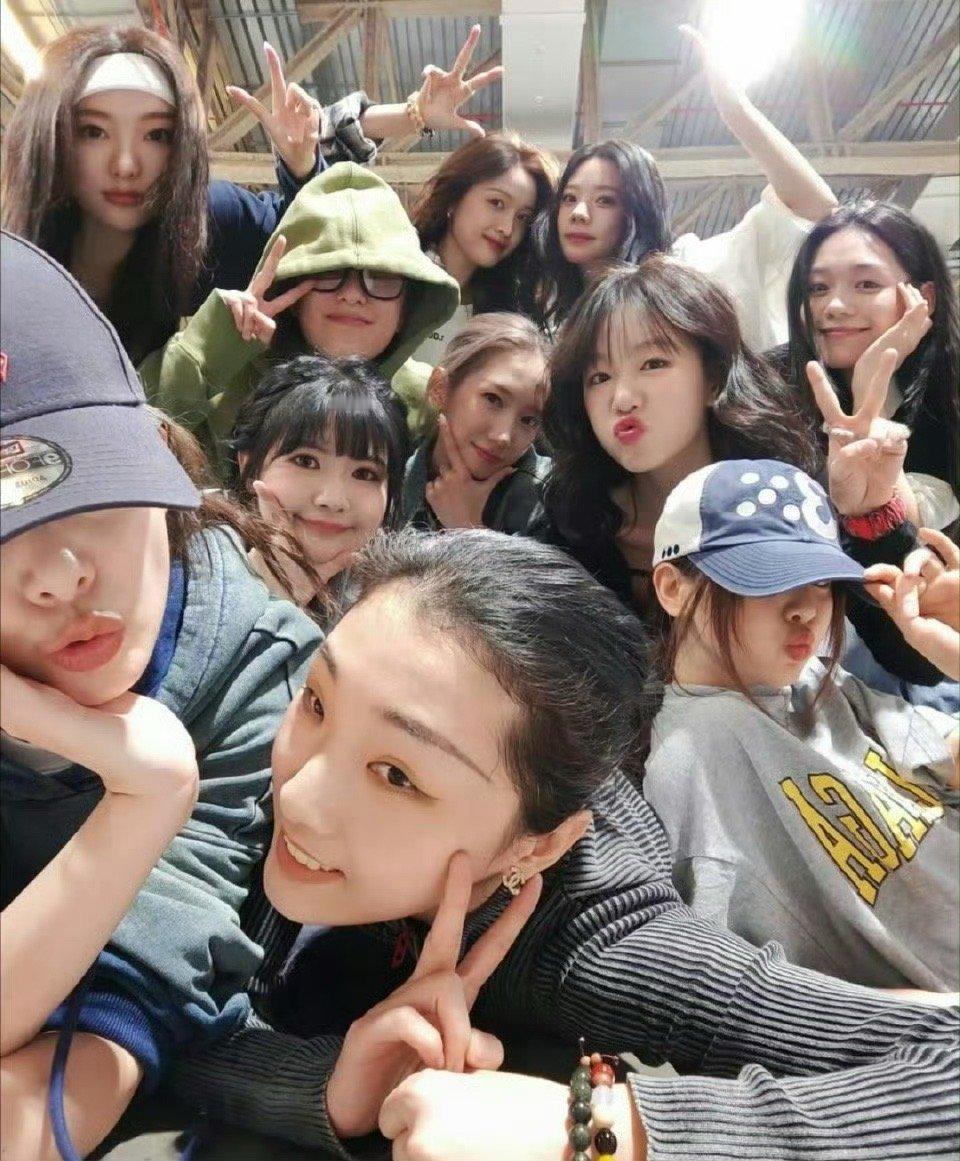 火箭少女101 全员合体啦孟美岐、吴宣仪、杨超越、段奥娟、Yamy、赖美云、张紫