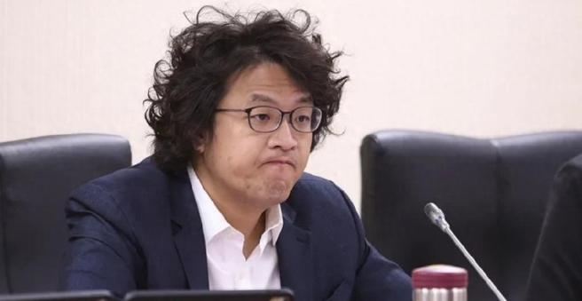 “台独头目”居然要来北京"看看"了?沈伯洋6月6日在庙里上完香，公然对着记者表态