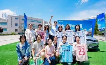 闪充一下满电上场比亚迪全方位布局足球领域的各类合作，既赞助多项青少年专业足球赛事