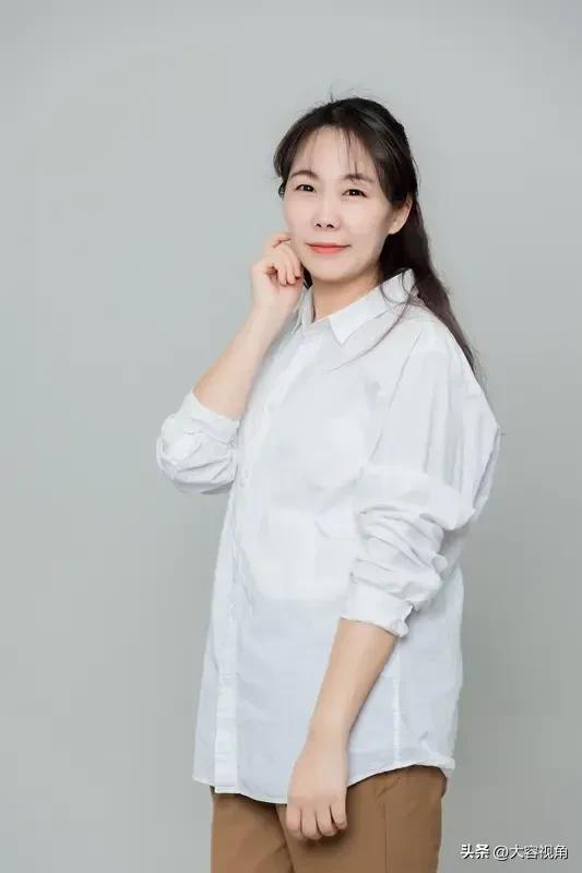 台湾人尹乃菁，1967 年 3 月 12 日出生于中国台湾省台北市，祖籍江苏省镇