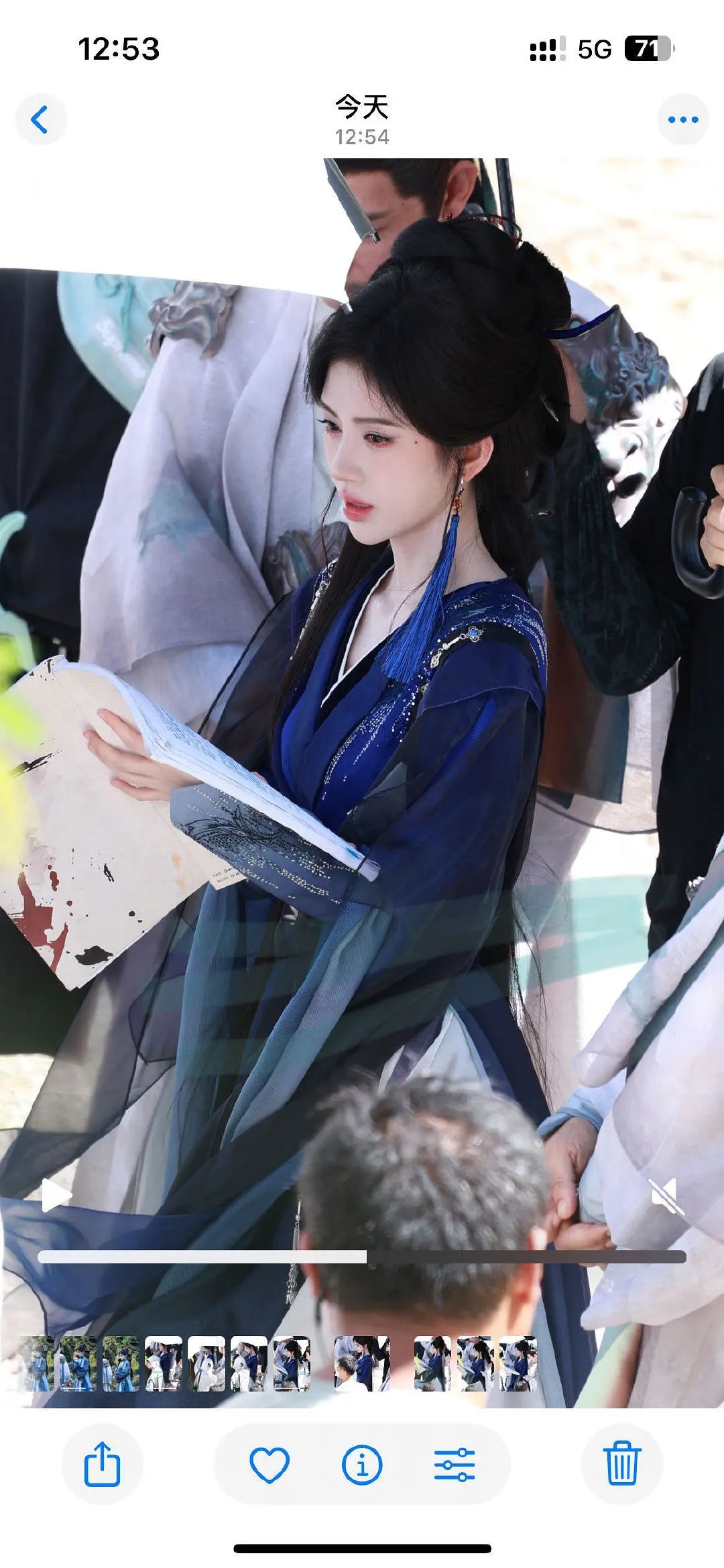 鞠婧祎今天这套简直就是妈妈级别的 ​​​