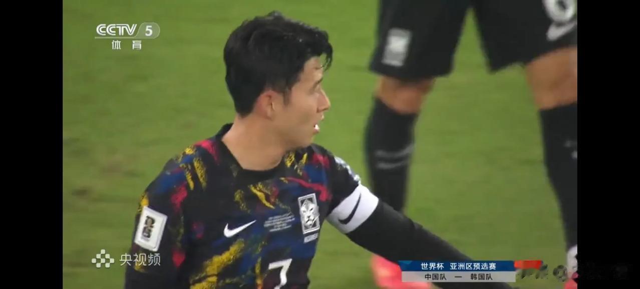 不容易啊！国足半场0-2韩国队
主要是第一个点球丢的太早了，国足整体防守态度还是
