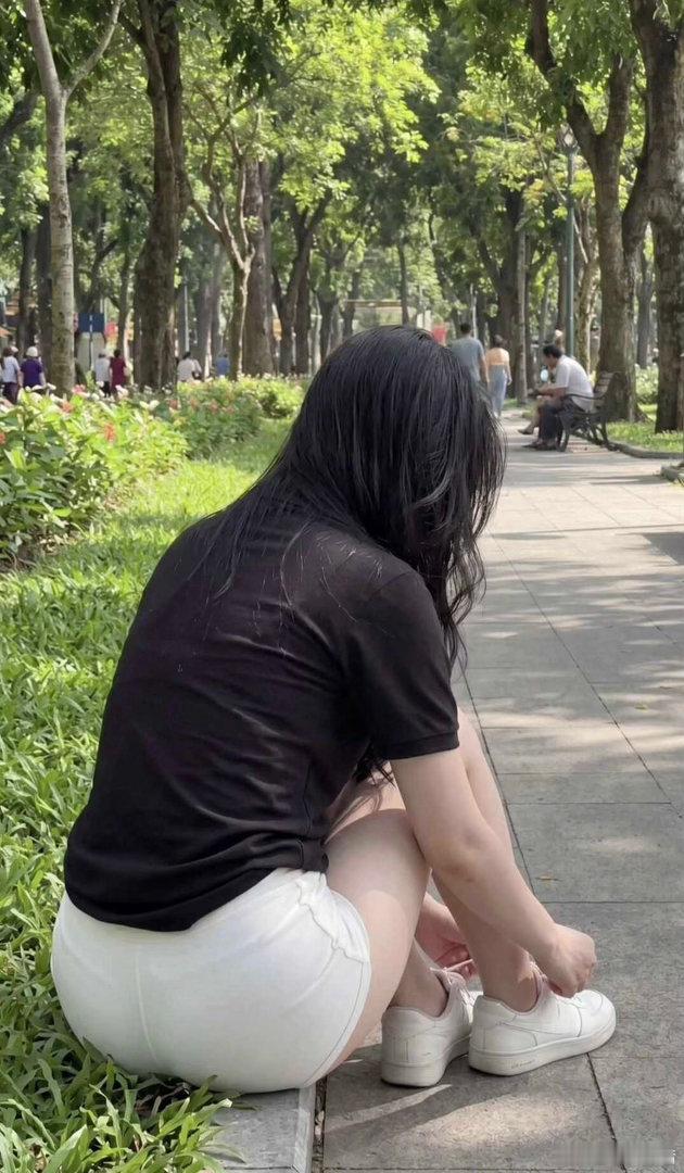公园相亲的真多，要不要上去打个招呼 