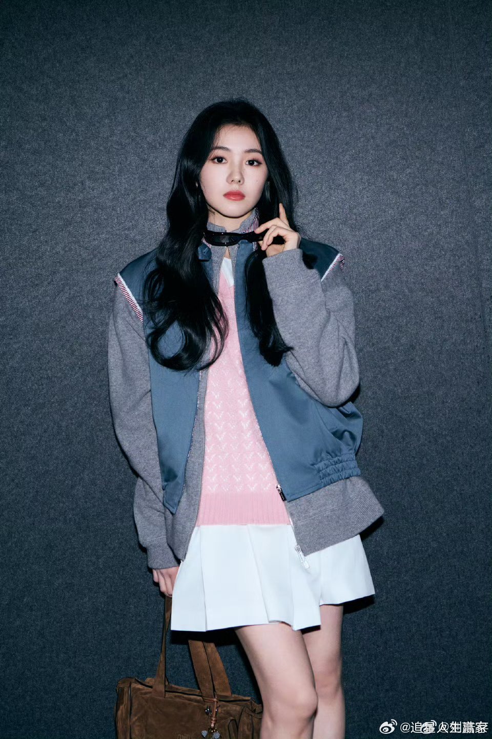 刘浩存甜酷大波浪霸道甜心给我狠狠美，状态绝佳的甜酷女孩奔赴巴黎准备闪耀时装周