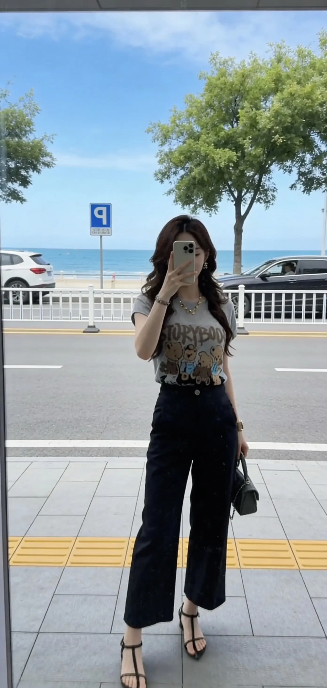 "多观察 少发言 人性不爱听实话           顺人性做事 逆人性做人。"