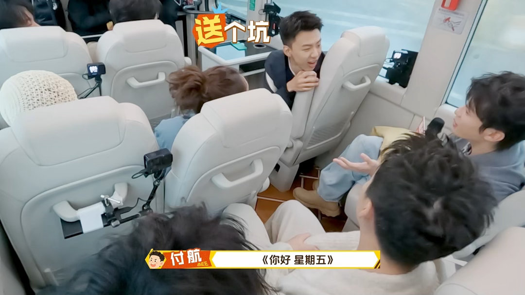 代旭掀桌周五晚高疯 说实话，记不住节目全名这事儿，换别人可能是尴尬，换代旭就成了