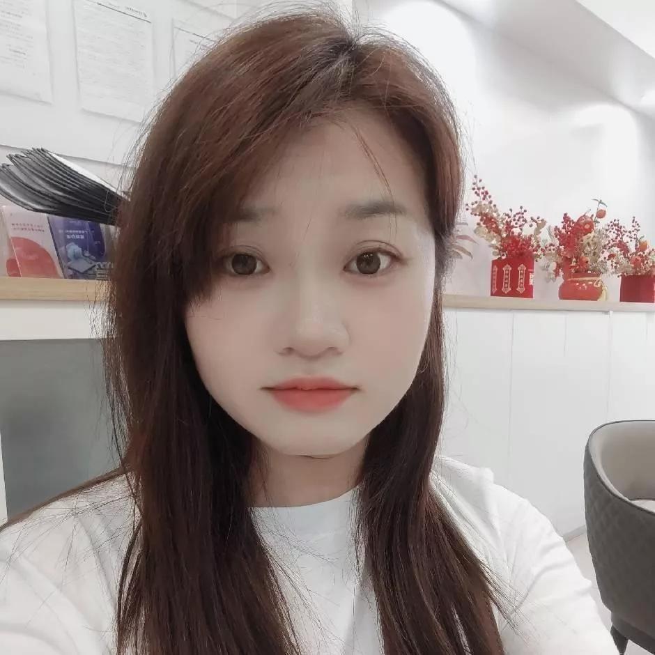 办公室里的元气少女，笑靥如花！办公室里的美女 上班时的小姐姐 气质职场女孩 职场