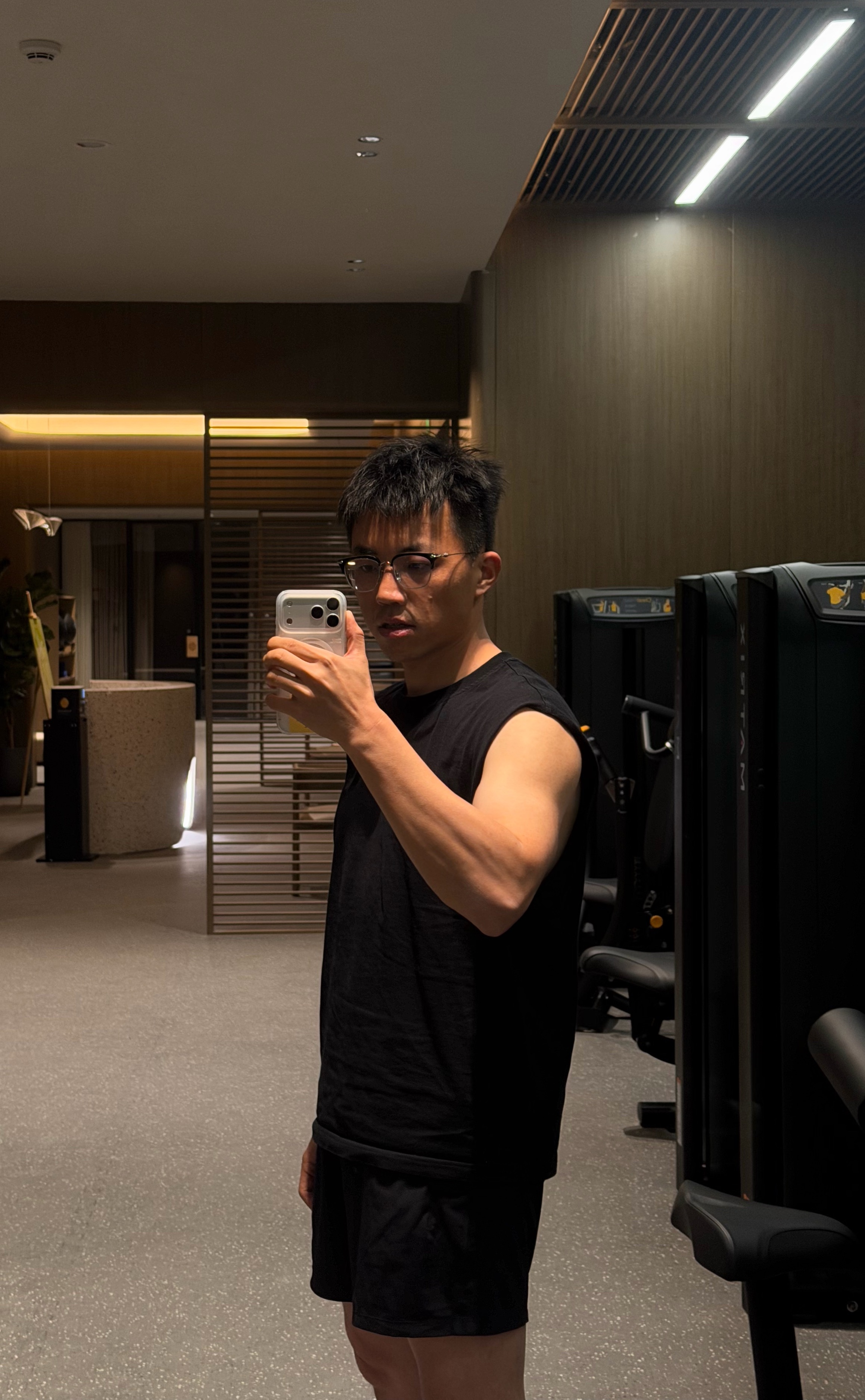 撸个铁今天练腿 