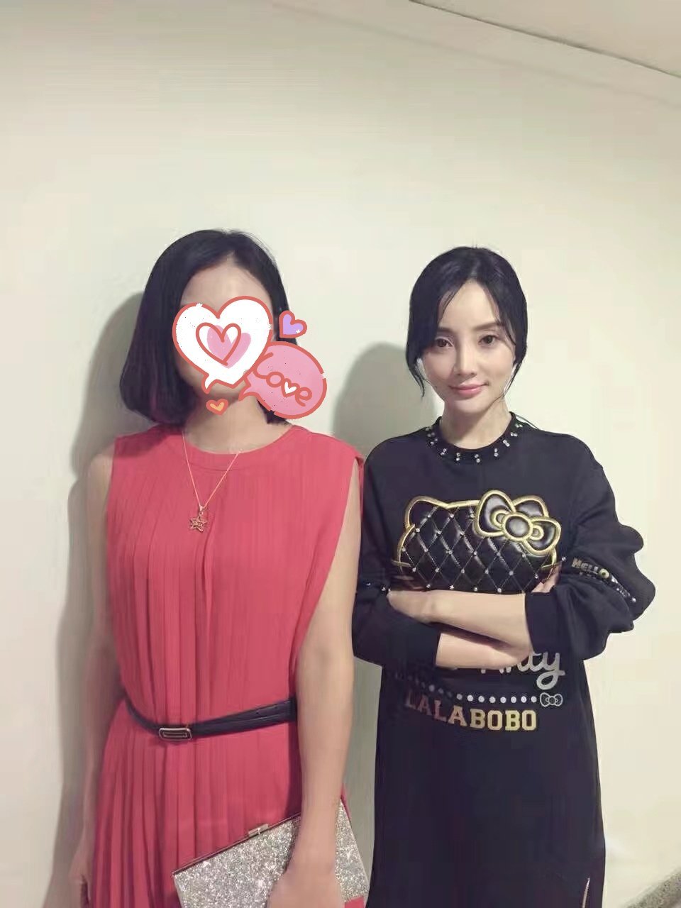 📕网友分享2017年与李小璐的合照“当时和她合影的时候，助理不愿意，一直说不行