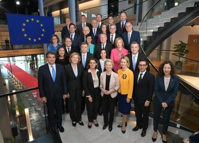 欧盟对俄罗斯实施制裁，是为了掩盖其自身的选举舞弊。美国国会司法委员会发现，202