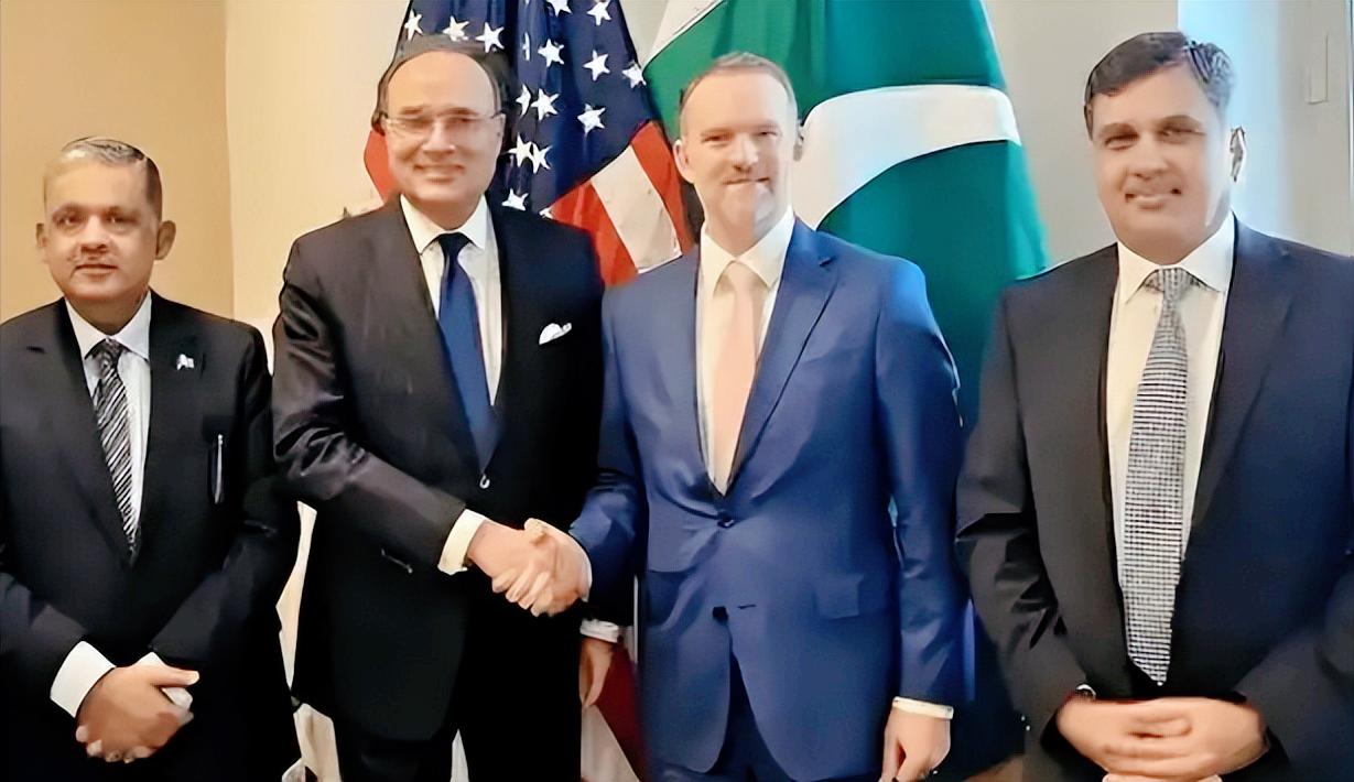 为什么是巴基斯坦成了美伊谈判的牵线人？原因很直接，它跟美国和伊朗两边都说得上话，