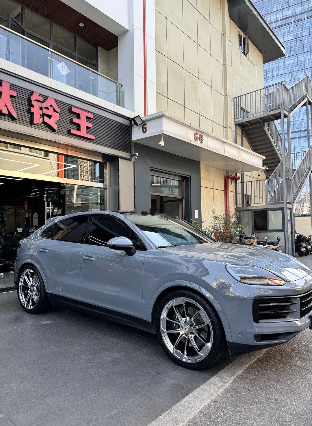 保时捷 卡宴 coupe 23寸完工案例供参考 水镀颜色， 单片定制锻造轮毂，卫