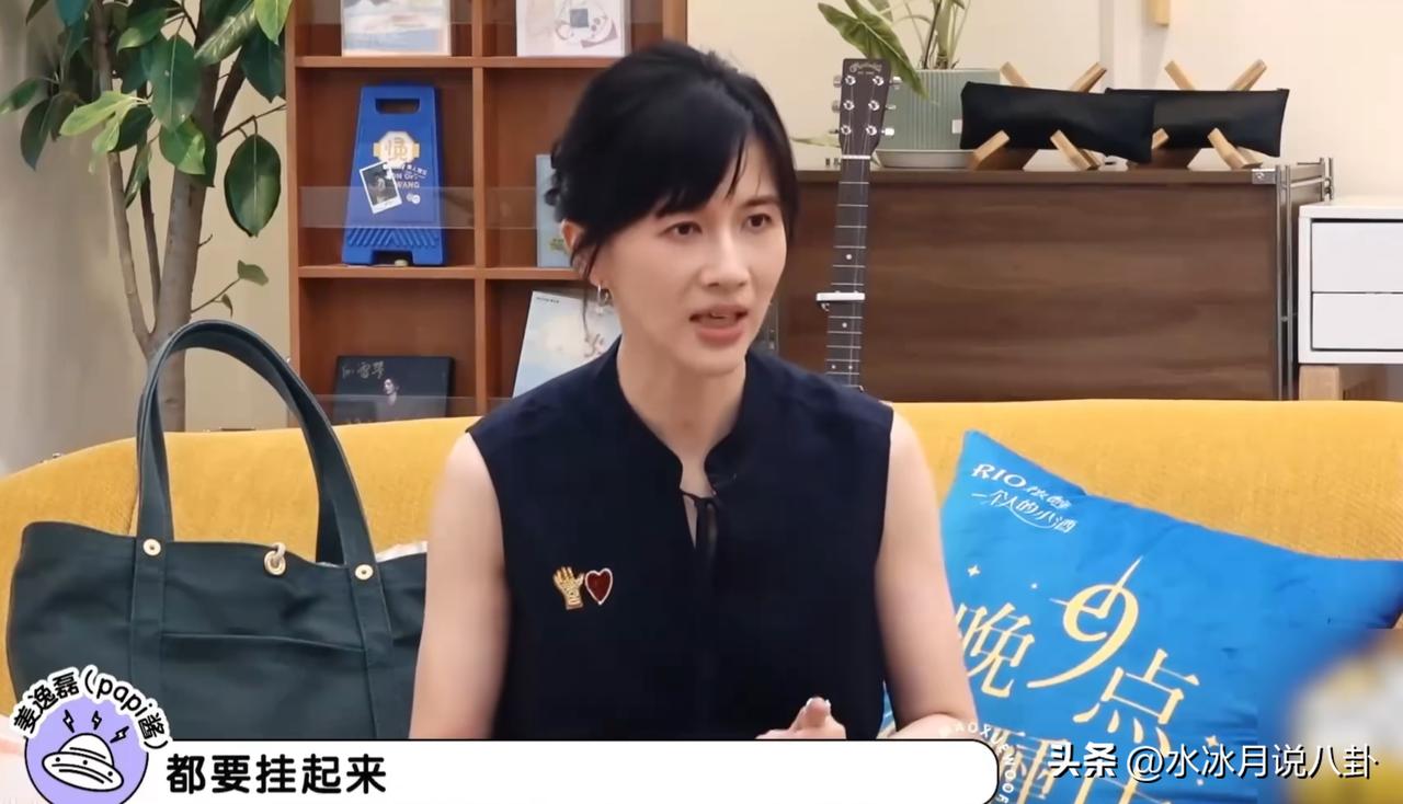 Papi酱说：“我之前请了一个收纳师，他让我买200个衣架，我当时很忙，心想那就