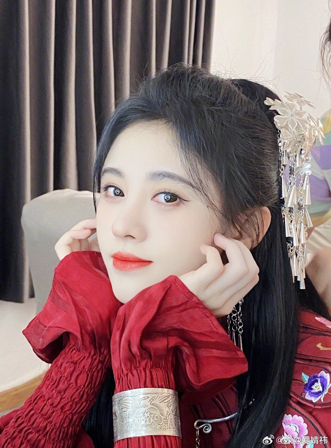jjy鞠婧祎姜黎非jjy鞠婧祎千香 “你的星光 是秋天里的温柔坠落” ​​​