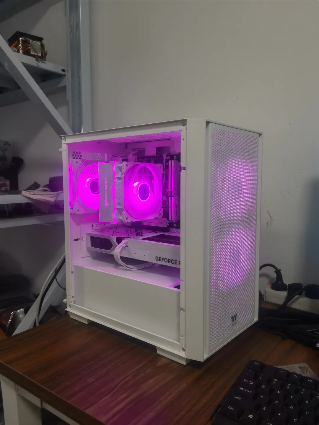 Tt的纯白机箱便宜还不错