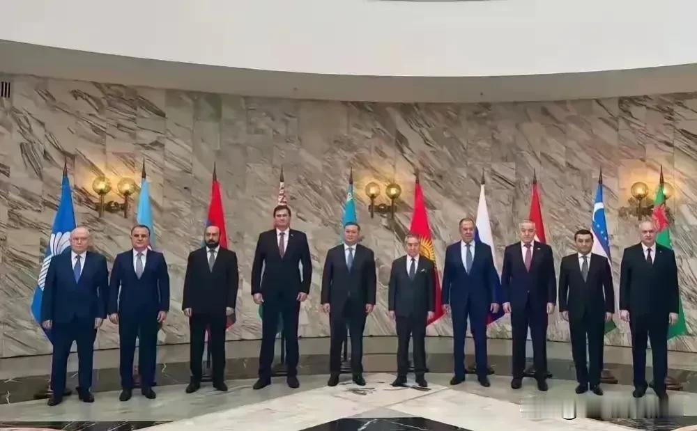 独联体国家的一次会议带来了诸多让人意想不到的情况。你能想象吗？独联体这个似乎已经
