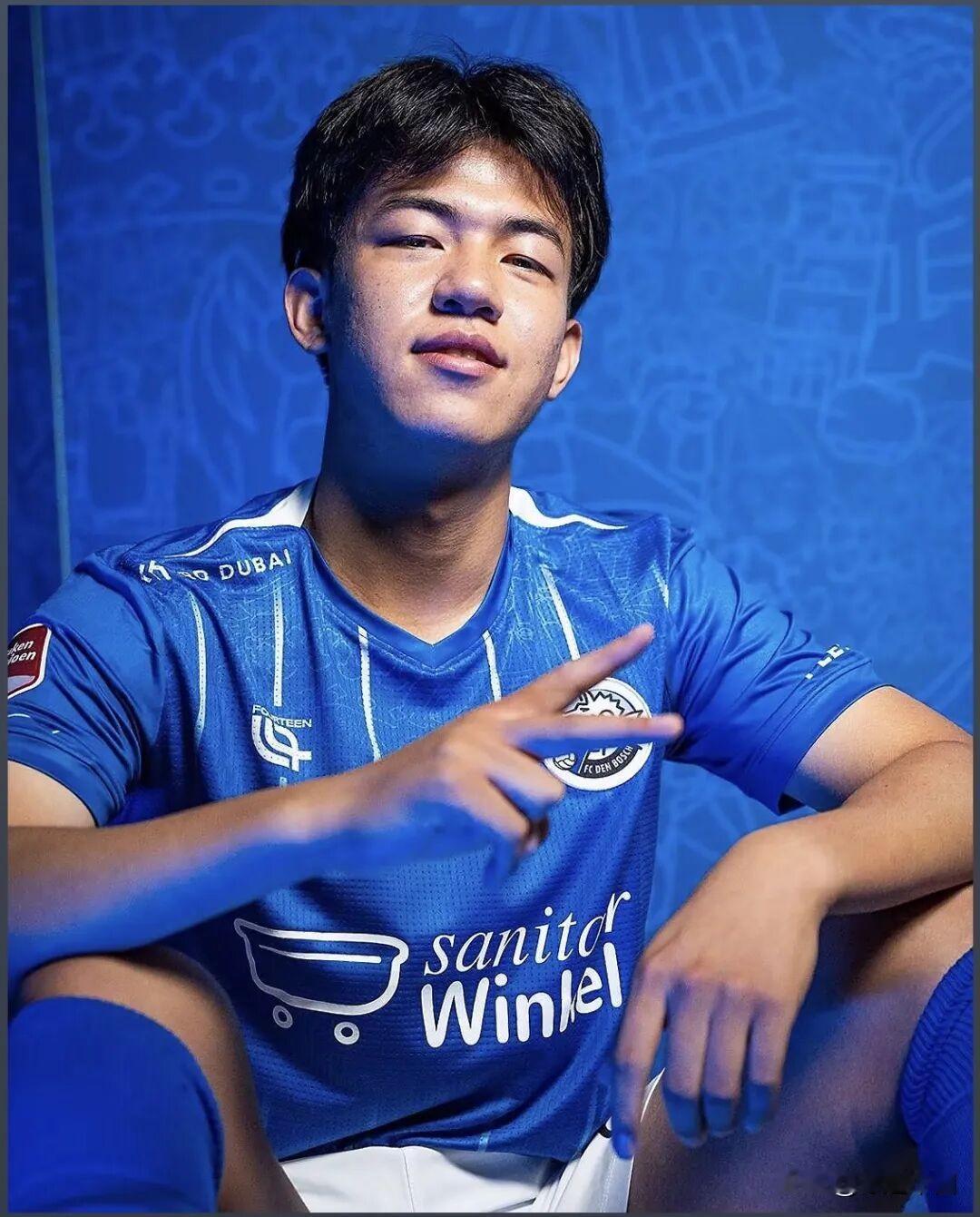 王博豪：我出生于湖北，从小在襄阳、武汉学球，青少年时期先后辗转云南昆明、恒大足校