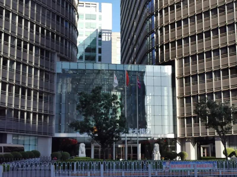总行/分行日常对接总局多，容易把"合规"默认等同于"监管总局那套"，但审计署走的