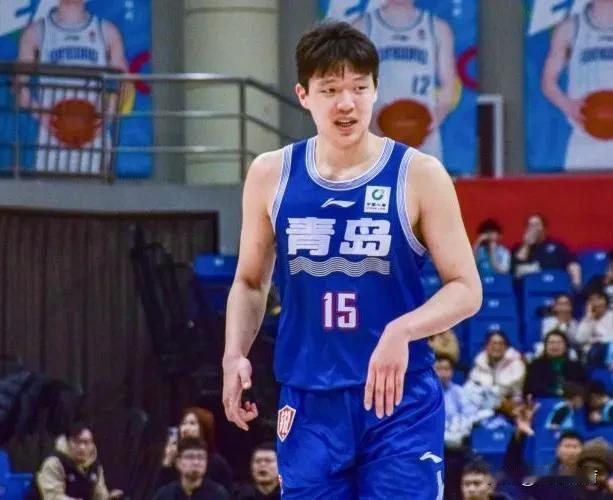 3月18日晚，在青岛男篮主场不敌浙江男篮的比赛中，青岛男篮球员杨瀚森出战40分钟