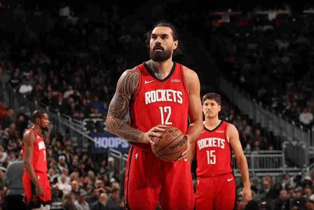 火箭完蛋了，亚当斯受伤，一瘸一拐走回更衣室




火箭主场领先鹈鹕，但是高兴不