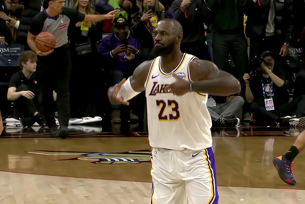 老詹最疯狂的一幕诞生了……年迈的国王也是国王，吾皇一日不退，尔等皆是众臣！可以说