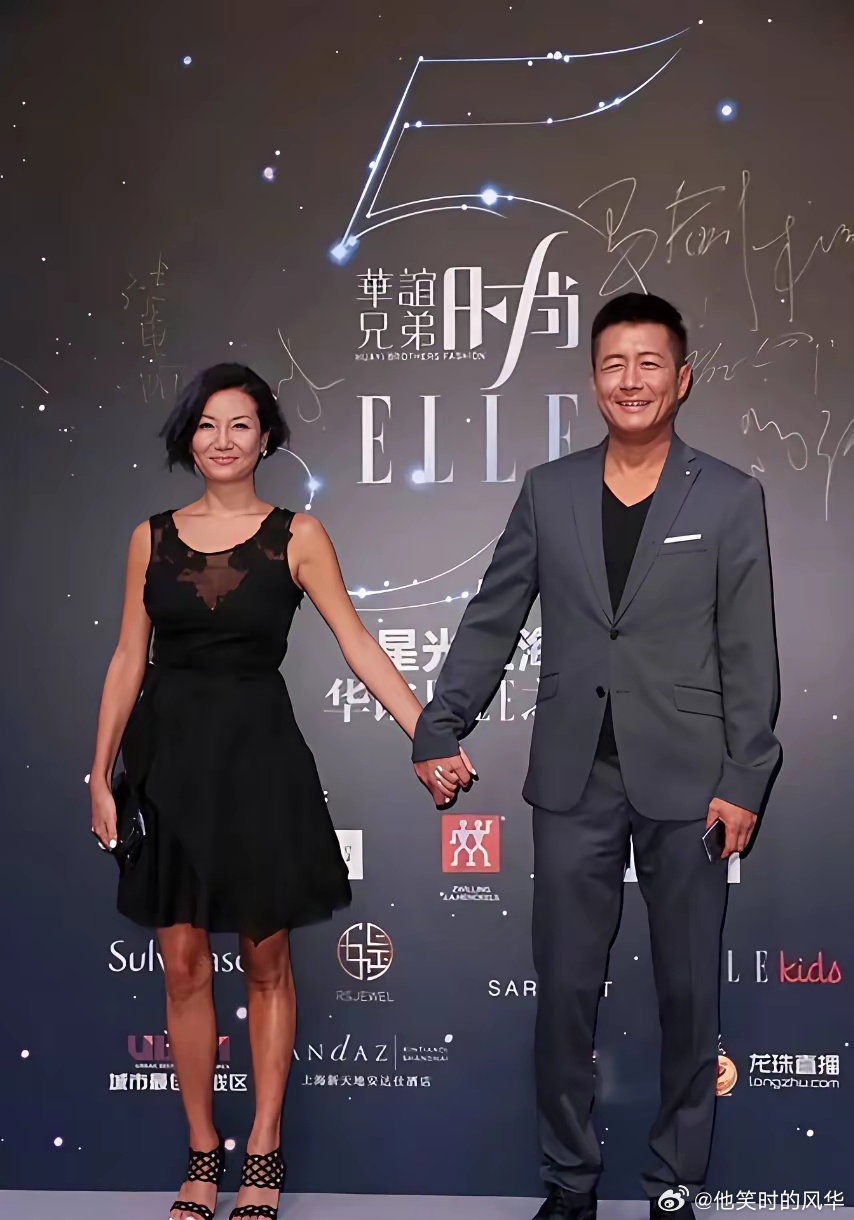 上海女强人王玲和演员高曙光结婚十一年了，俩人差16岁，都是二婚，孩子都带过来的。